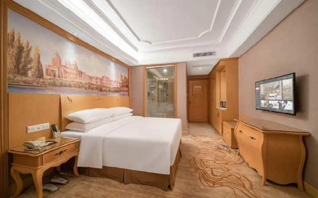 Vienna International Hotel Shenzhen Longhua Center