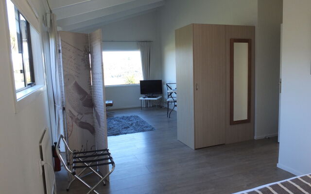 Le Chalet Waiheke Apartments