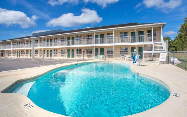 Super 8 by Wyndham Monticello