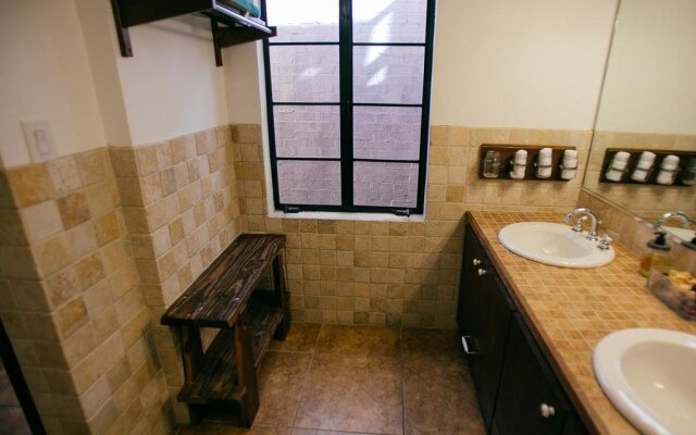 Firehouse Hostel & Lounge
