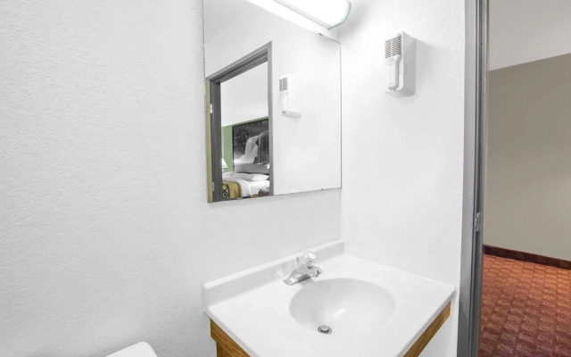 Quality Inn & Suites Howe - Sturgis