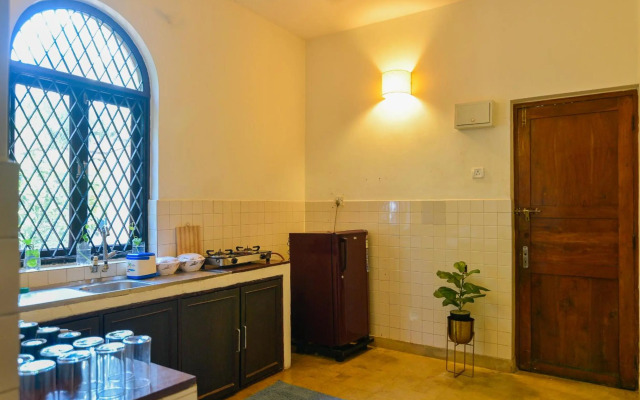 GR Stays WHITE HOUSE 4bhk Private Pool Villa in Calangute