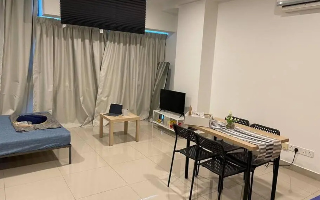 Entire unit Section 13 PJ /Pool/Wifi/Netflix/Gym