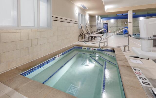 Holiday Inn Express Mitchell by IHG