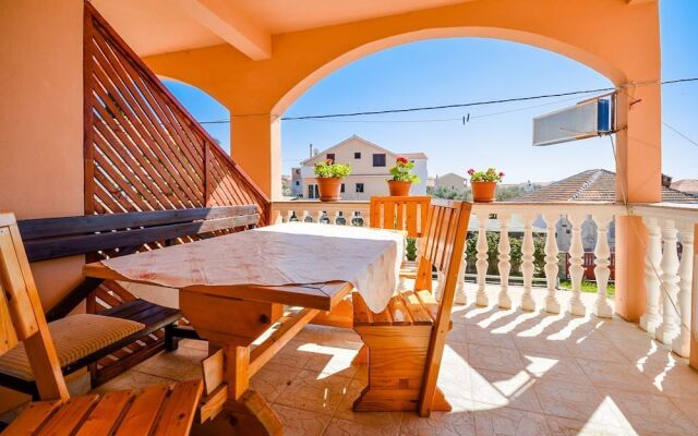 Apartments Mira 1210