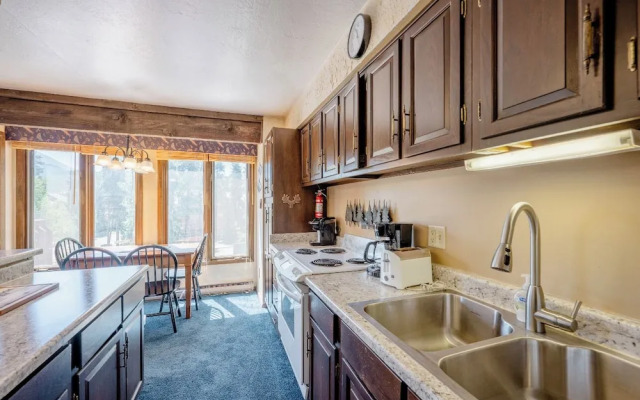 Four O'clock Lodge B14