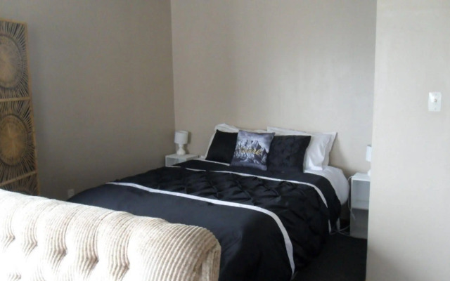 Red Tussock Motel