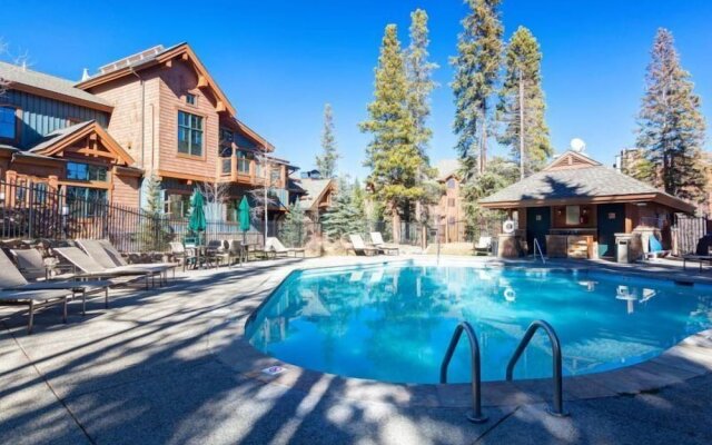 Luxury 2 Bedroom Mountain Vacation Rental in Breckenridge With Access to a Hot Tub and Heated Garage Parking