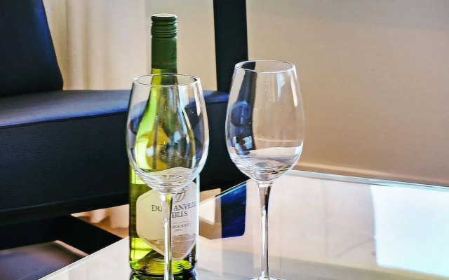 Triangle Luxury Suites by Totalstay