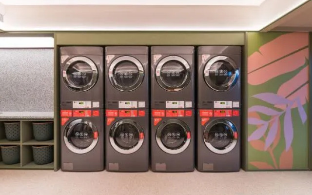 Orange Shenzhen Baoan Haiya Splendid City Hotel