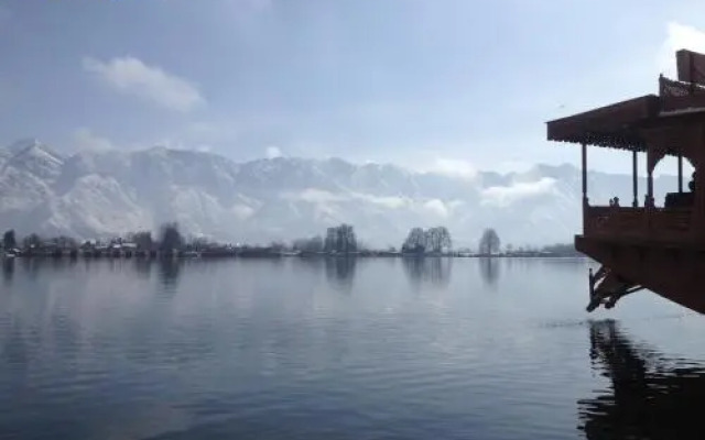 New Zenith Group of Houseboats