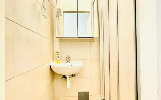 4BR Stay for 8 Near FAC Stadium