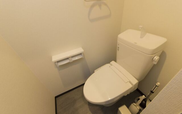 Ryoma Higashiazuma - Hostel