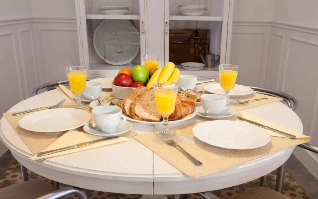 Modern 3 Bedroom Flat With Terrace in Lesseps