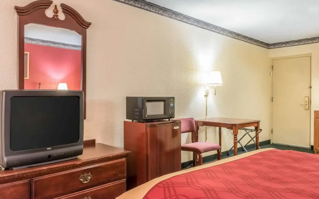 Econo Lodge Airport