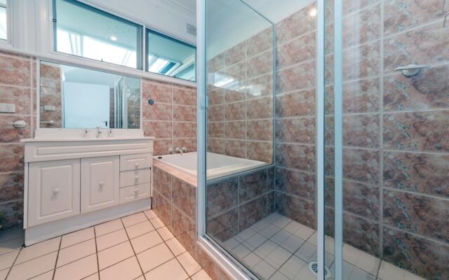 Seaview Crescent, 8
