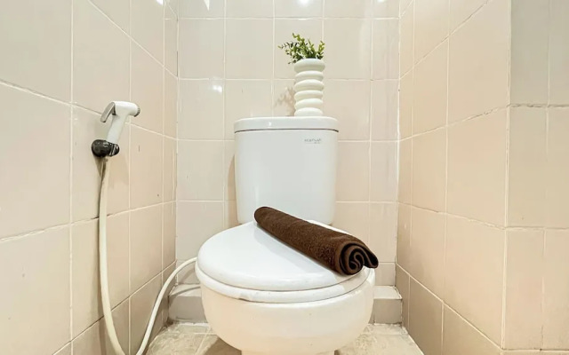 Basic Studio Room Apartment At Green Palm Residence
