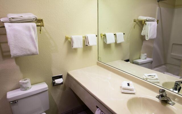 Red Roof Inn & Suites Omaha - Council Bluffs