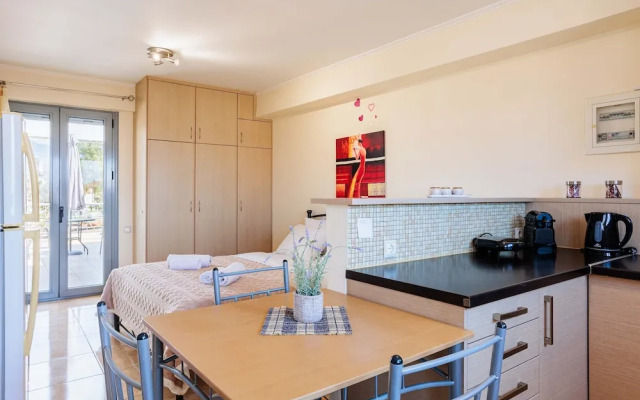 Cozy Studio w Balcony in the Center of Filiatra