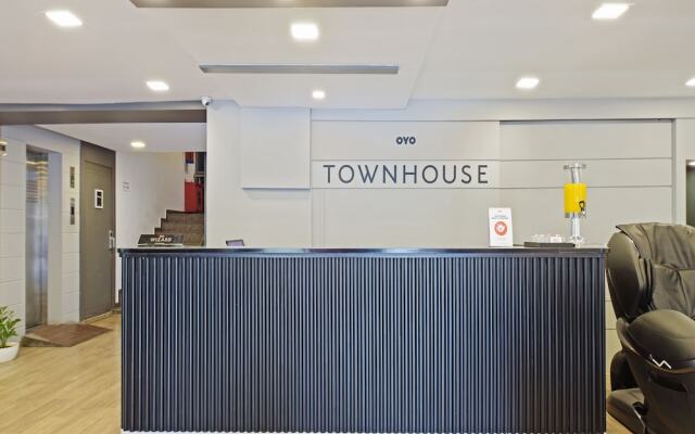 OYO Townhouse 030 Ashram Road Ahmedabad