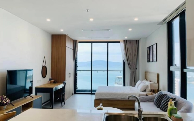Luxury Scenia Bay Apartment with Seaview