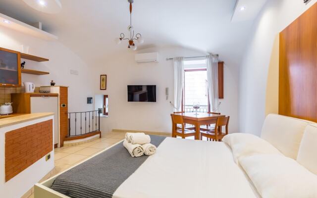 Tolentino Studio Flat by Napoliapartments