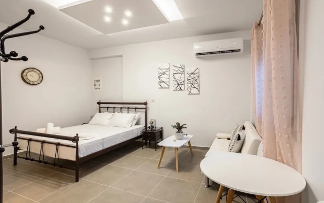 Filiatra Welcoming Hideaway - A Cozy Urban Escape