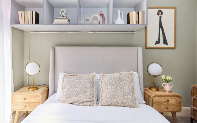 Classic Edwardian Flat near Emirates