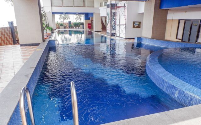Convenient Studio Mangga Dua Apartment