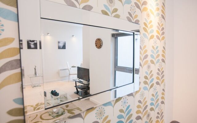 Hamilton Grace - Paramount Apartments