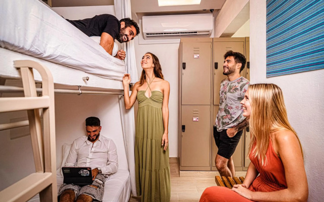 Nomads Party Hotel & Hostel