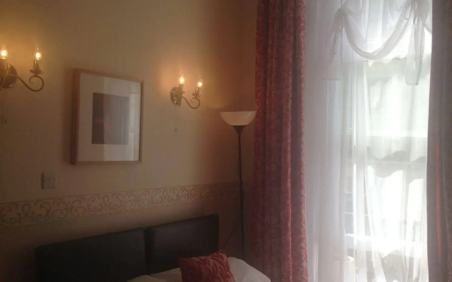 Glendale Hyde Park Hotel