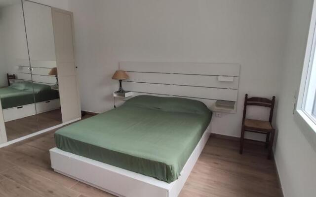 Seaside Villa with Hot Tub, 5mins walk from the sea