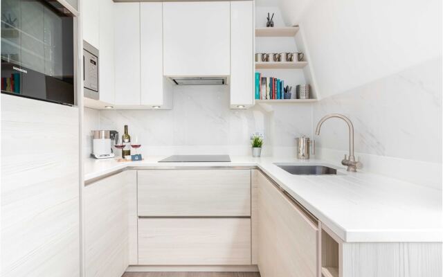 Bright and Minimalist Chelsea Nest