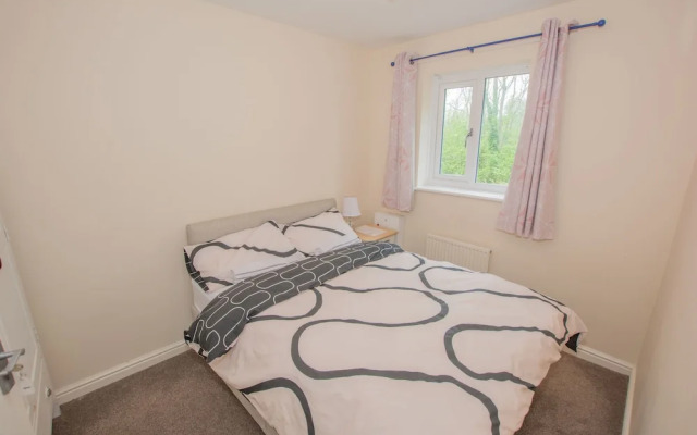 Modern 4 Bedroom Detached House in Cardiff