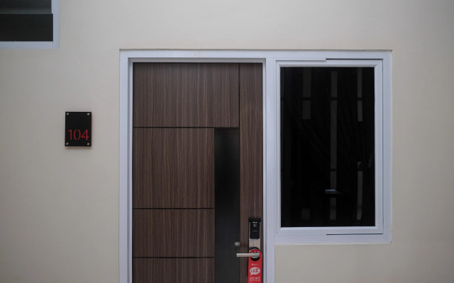 RedDoorz Plus near Solo Square 2
