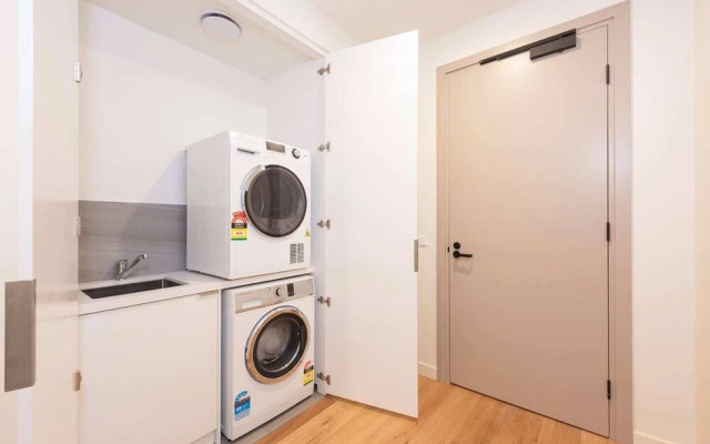 Stylish 3 Bedroom With Free Parking