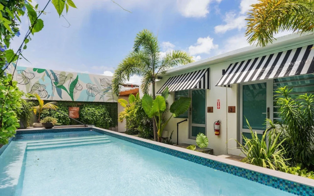 At Oceanpark Cocktail Bar AC Saltwater Pool