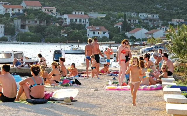 Beautiful Home in Marina With Wifi and 7 Bedrooms