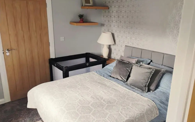 Y Caban-the Cabin-1 Bed-sleeps 2-parking-fast Wifi