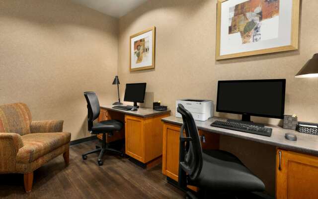 Days Inn & Suites by Wyndham Edmonton Airport