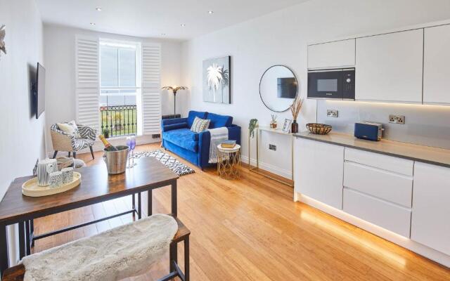 Host Stay Saltwater Suite