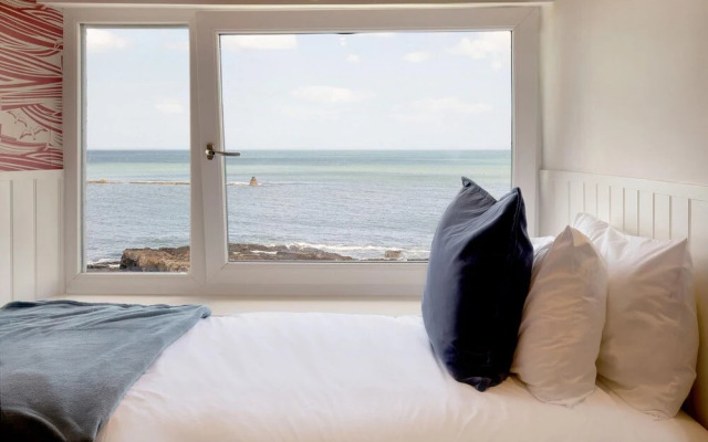 Host Stay Craster Rocks