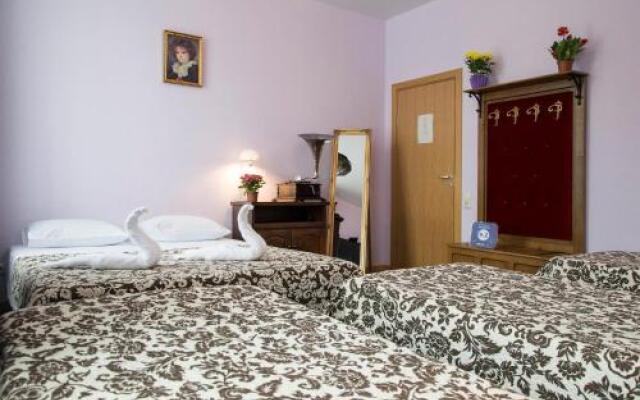 Patefon Rooms