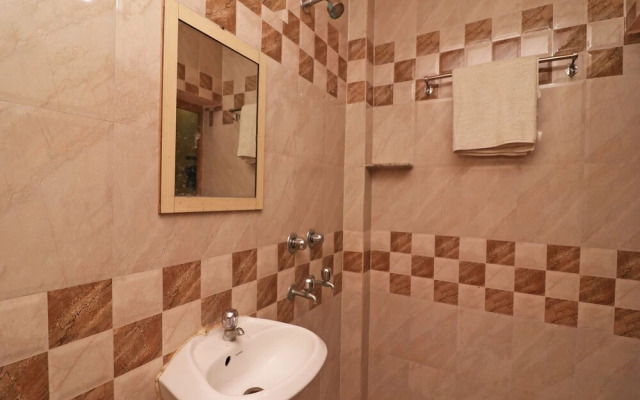 Spot On 39527 Hotel Saraogi