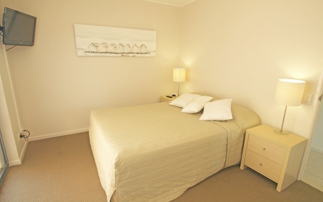 Surf Club Apartments – Guest Rooms – Marcoola
