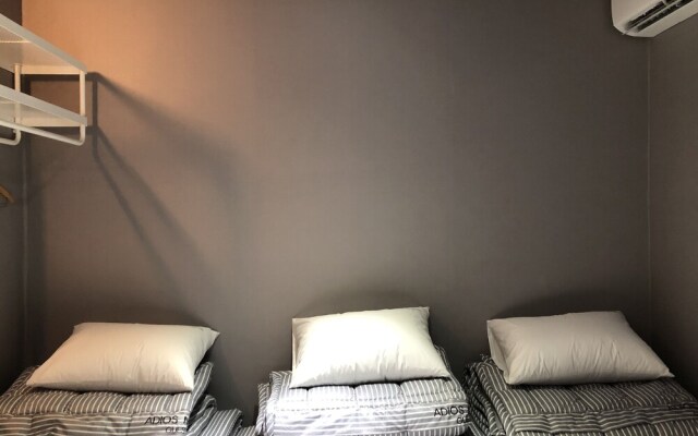 Adios - Hostel