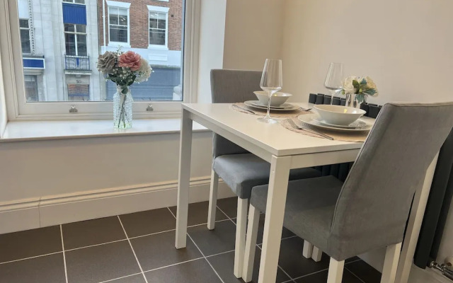 Hull Spacious Apartment 5