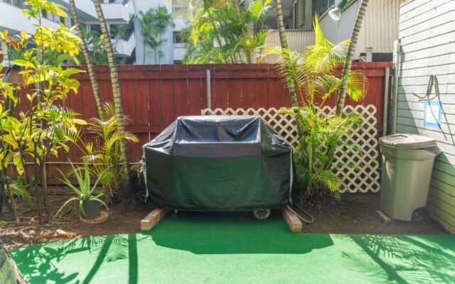 Hawaiian King 506 by RedAwning
