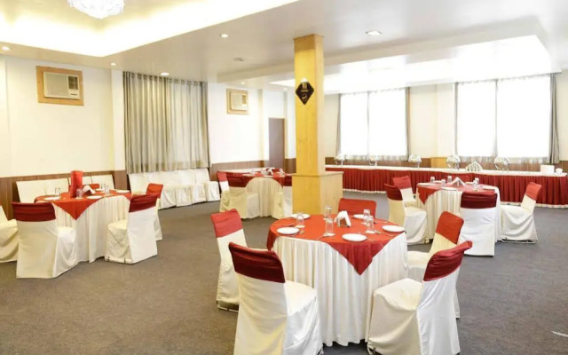 OYO 2166 Hotel KMahaveer